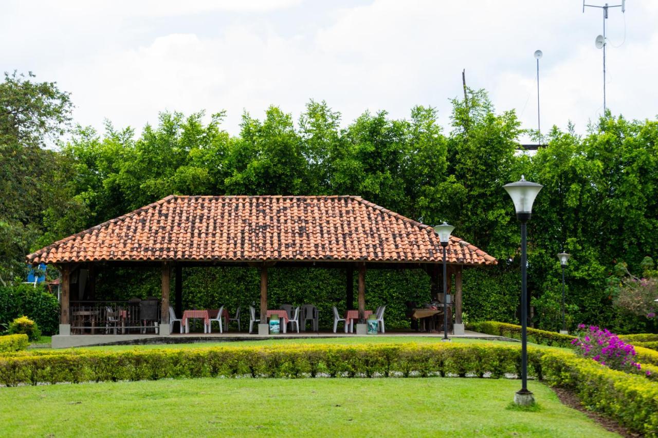 Hotel Eden Parque Del Cafe Montenegro Exterior photo